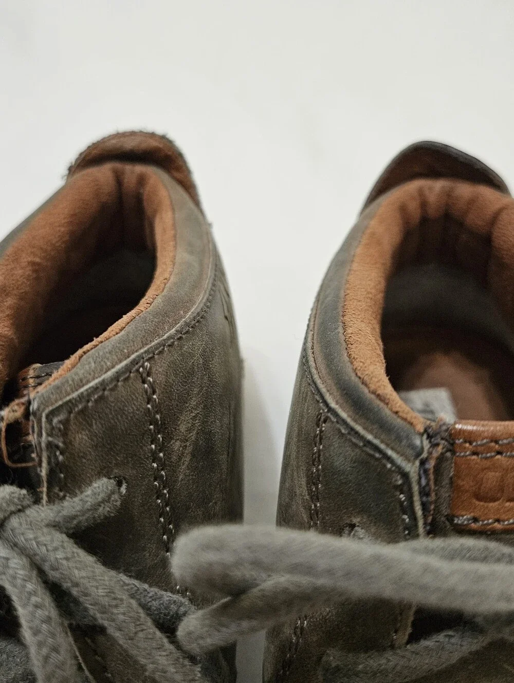 OluKai Men's Size 11 Brown Kamuela Leather Embossed Ankle Chukka Boots